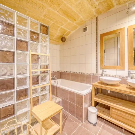 Loft D'exception Dans Un Ancien Chai Avec Parking Et Terrasse - Coeur De Bordeaux